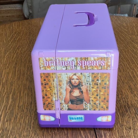 Britney Spears Concert Tour Bus - Picture 4 of 16